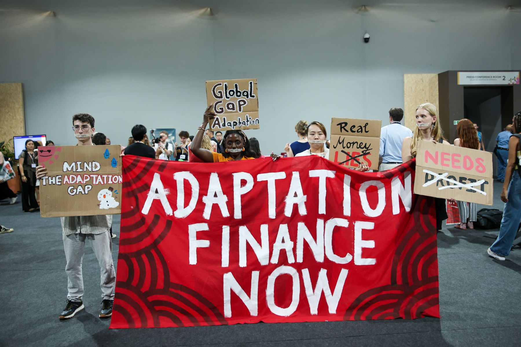 Manifestação em defesa do financiamento para adaptação: estes e outros temas agitam as mesas de negociação (Foto: Mike Muzurakis / IISD/ENB)