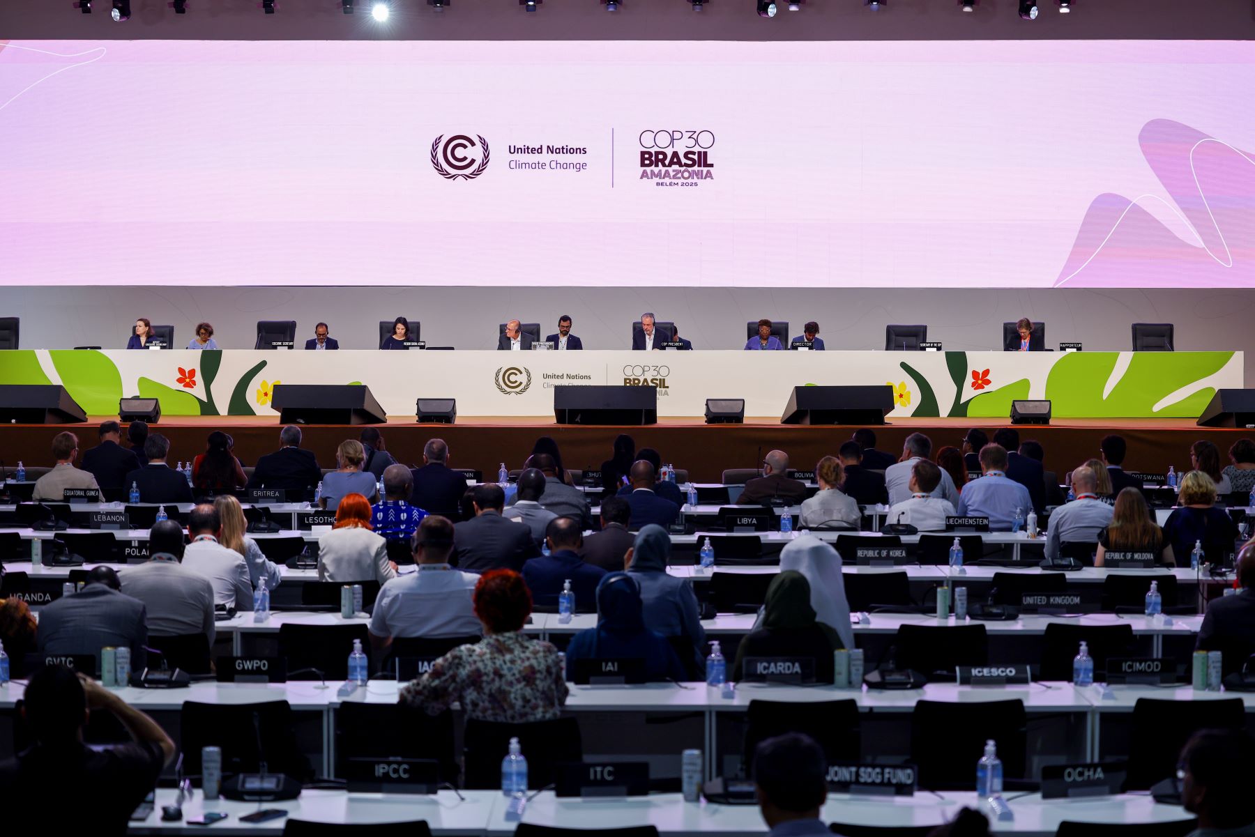 Plenária de Alto Nível com a presença de ministros de mais de 100 países: ambientalistas cobram mais ambição (Foto: Ueslei Marcelino / COP30)
