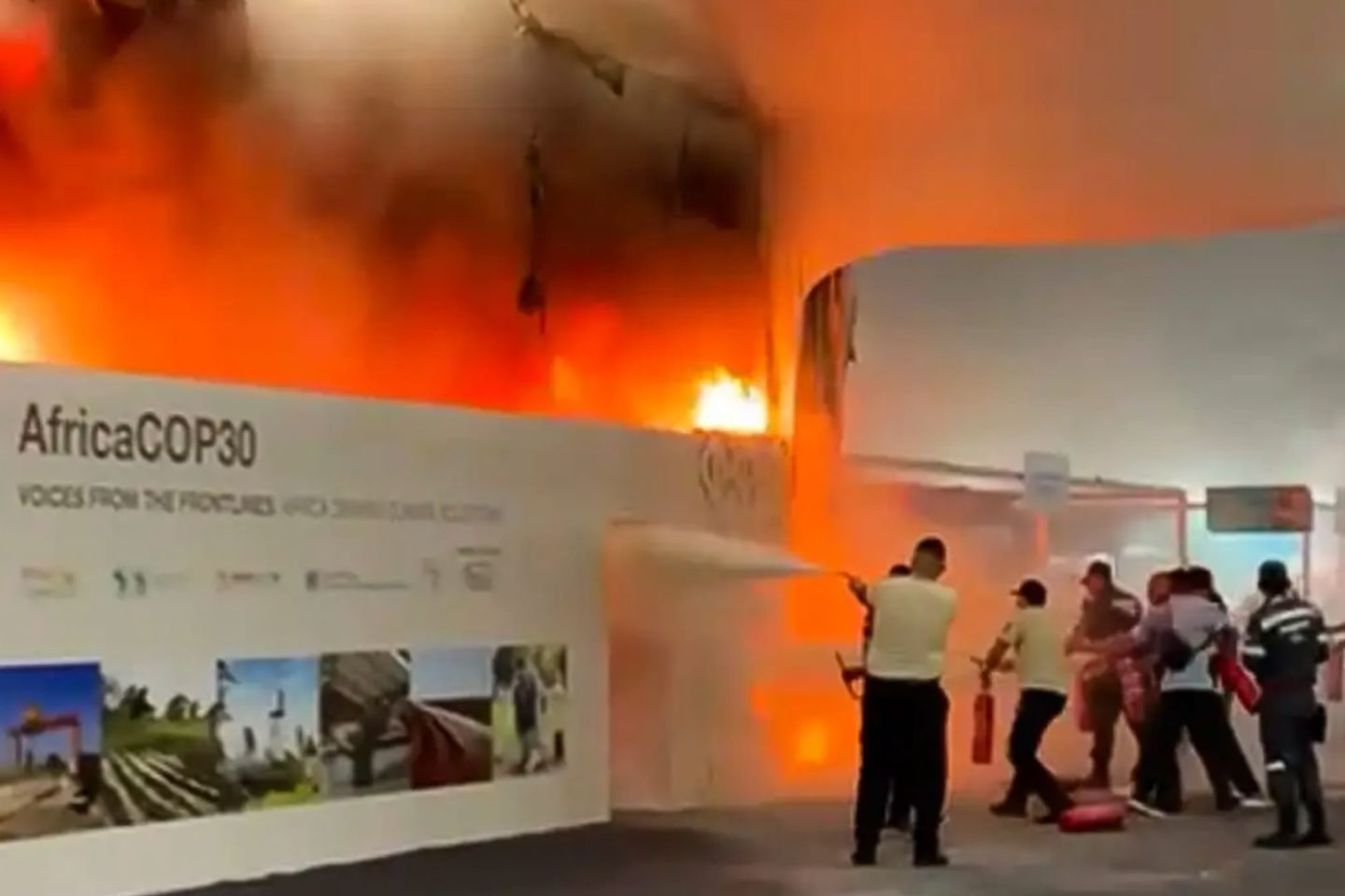 Fogo em pavilhões da Zona Azul: negociações climáticas ainda mais atrasadas na COP30 em Belém (Foto: Reprodução de vídeo)