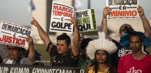 Protesto em Brasília contra o marco temporal: Senado ataca direitos indígenas e tenta botar marco temporal na Constituição (Foto: Joédson Alves / Agência Brasil)