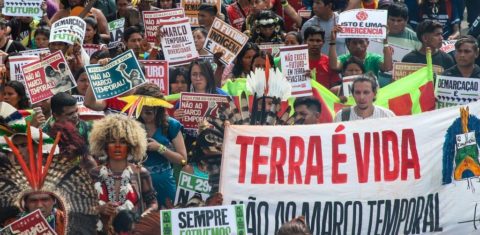 Manifestação de Indígenas contra o marco temporal em Brasília: a Lei do Genocídio Indígena, ameaças e resistência (Foto: Antônio Cruz / Agência Brasil - 30/08/2023)