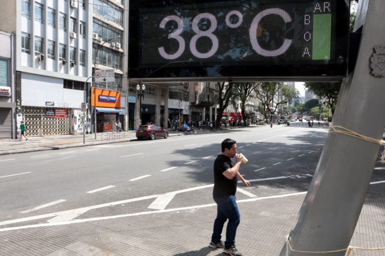 Domingo de recorde de calor em São Paulo: falência térmica ameaça o corpo humano com temperaturas acima de 35 graus, alertam médicos (Foto: Paulo Pinto / Agência Brasil)