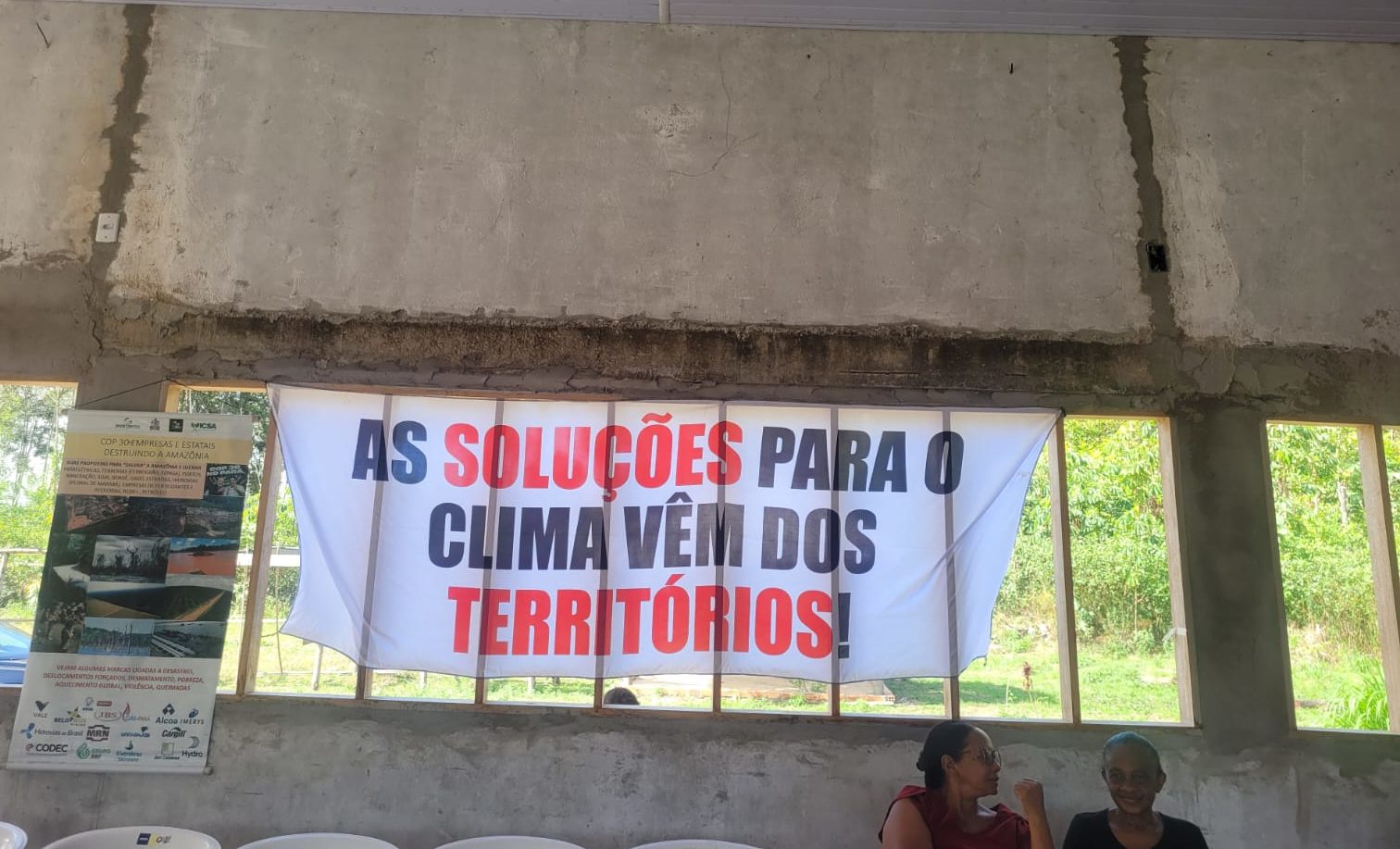 Moradores do território Tauá, em Barcarena, se mobilizam para levar duas empresas de mineração do Tribunal Popular que ocorrerá durante a COP30. (Foto: Liana Melo)