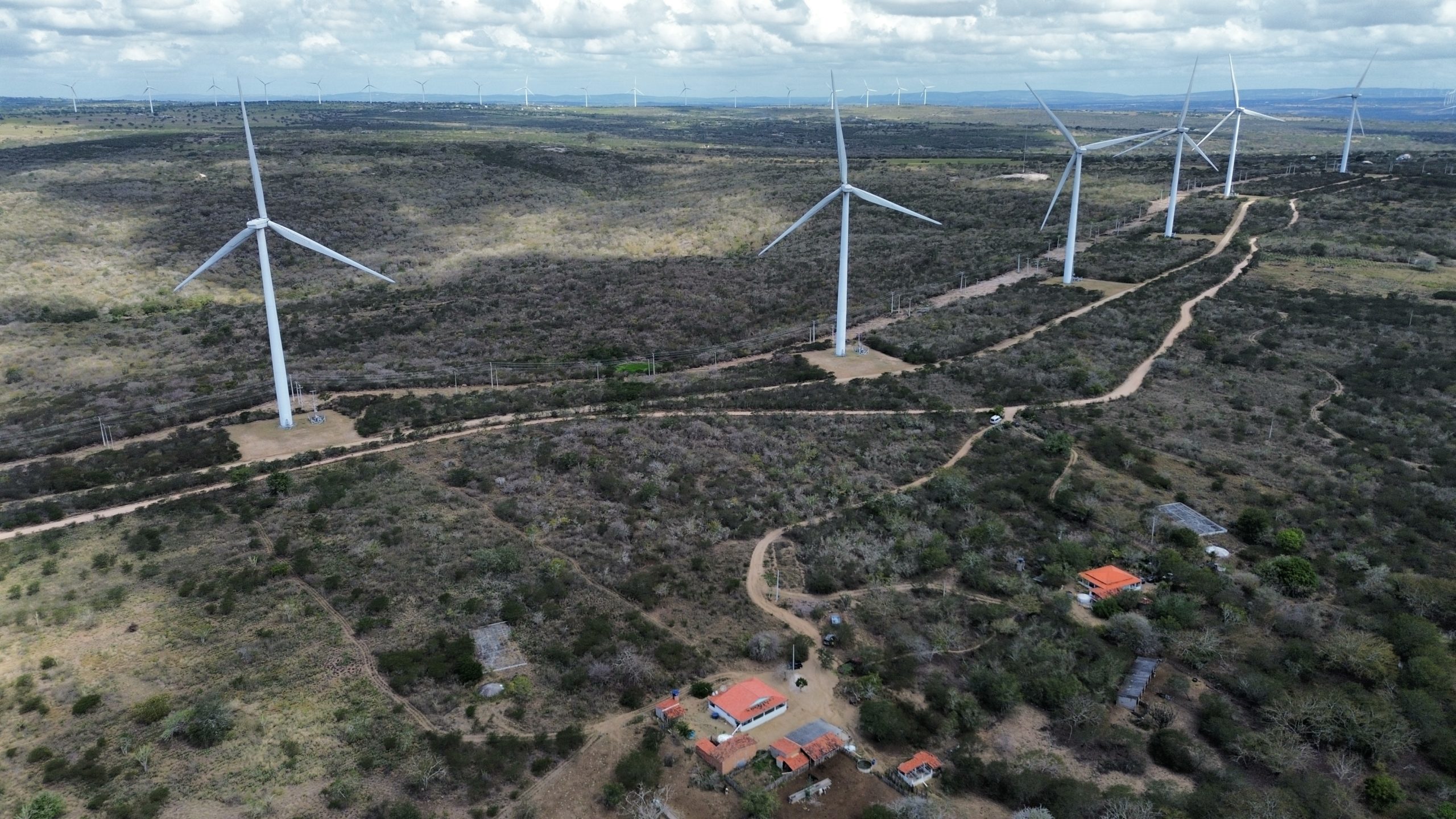 Visão aérea de Caetés, no agreste pernambucano, onde está instalado o Complexo Eólico São Clemente. (Foto: Beto Figueiroa)
