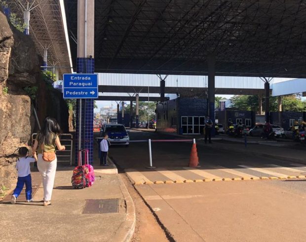 Os obstáculos e a invisibilidade de mulheres migrantes na fronteira entre Brasil e Paraguai