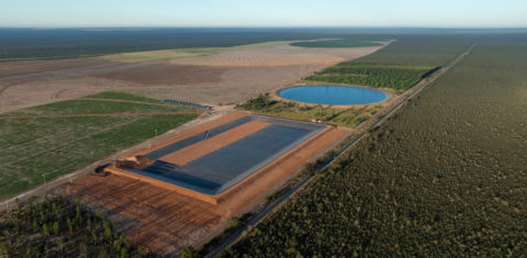 Foto colorida de piscinões de armazenamento de água para irrigação em Correntina, no Oeste da Bahia.