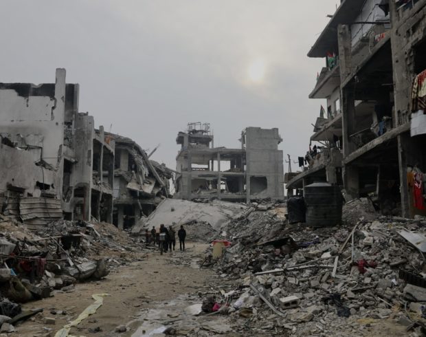 Quem deve reconstruir Gaza e por quê