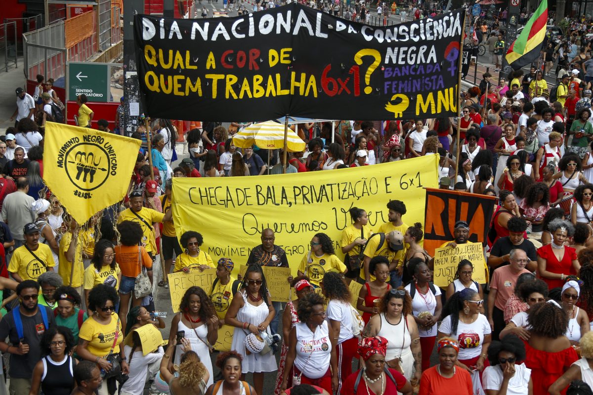 Manifestantes protestam no Dia da Consciência Negra, em São Paulo. Foto Miguel Schincariol/AFP. Novembro/2024