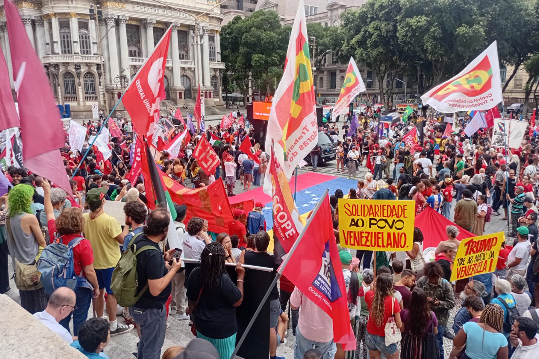 Ato na Cinelândia contra a invasão dos Estados Unidos na Venezuela: outras capitais também registraram protestos ( Foto: Gilberto Costa / Agência Brasil)