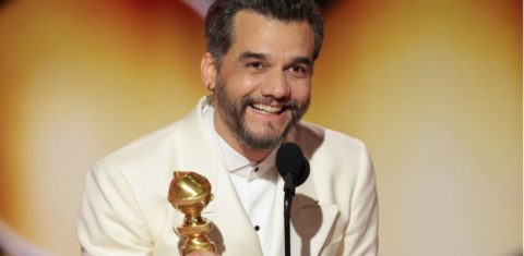 Wagner Moura e seu Globo de Ouro: dois prêmios para O Agente Secreto e críticas a Bolsonaro (Foto: Golden Globes / Divulgação)