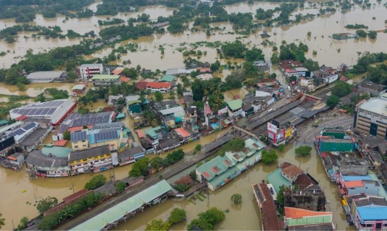 Periferia de Colombo, capital do Sri Lanka, submersa após passagem de ciclone: mais de 300 mortos e 20 mil desabrigados, em ano de caos climático (Foto: Unicef - 01/12/2025)