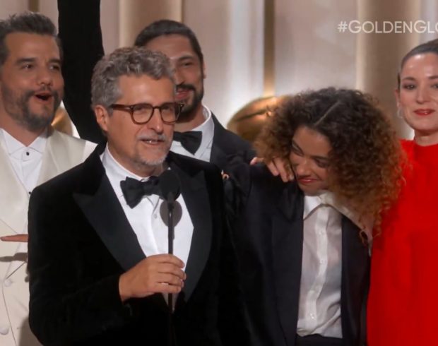 Deus me livre de fingir costume