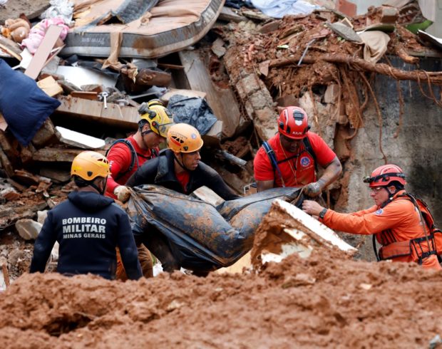 Temporais matam pelo menos 37 em Minas e deixam centenas de desabrigados