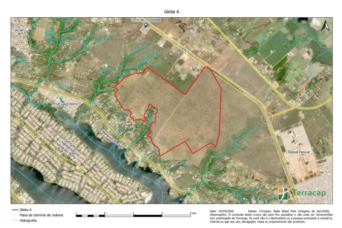 Imagem aérea colorida da área da Gleba A, na Serrinha do Paranoá. Na imagem, aparece um traçado vermelho na área que seria concedida ao BRB para cobrir o rombo deixado pelo Master