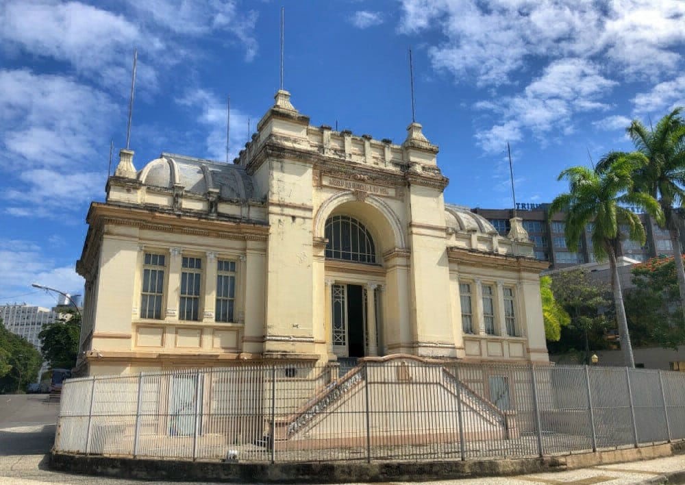 O prédio histórico do Museu da Imagem do Som na Praça XV, construído em 1922 para a Exposição do Centenário da Independência: resistência para a manutenção como sede do museu (Foto: MIS)
