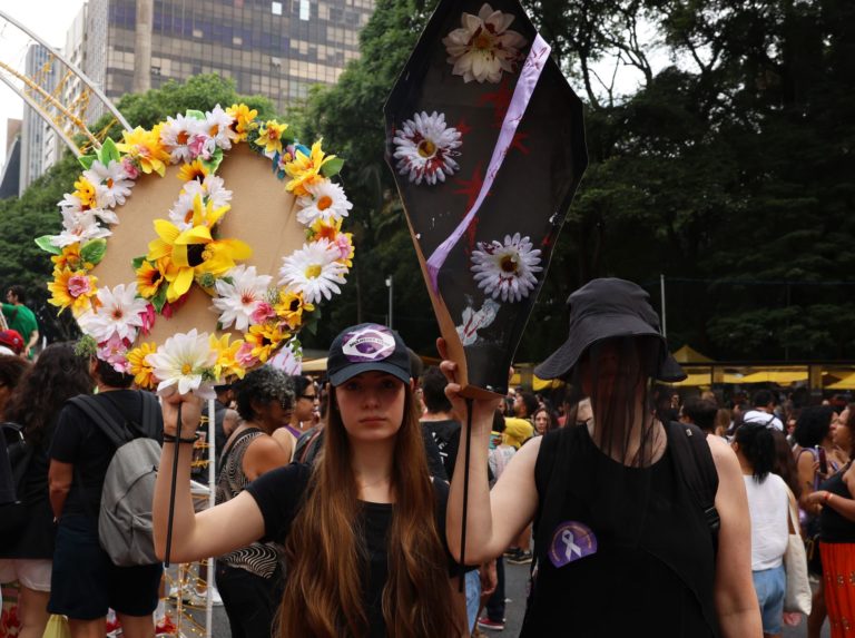 Mulheres protestam em São Paulo contra os feminicídios: casos de violência sexual e estupro tiveram mais de 50% de aumento em um ano (Foto: Rovena Rosa / Agência Brasil - 07/12/2025)