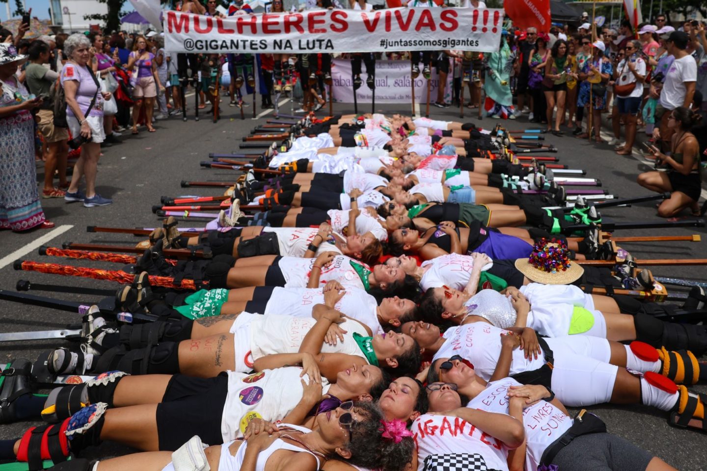Mulheres fazem protesto contra violência em Copacabana: atos por todo o país no Dia Internacional da Mulher (Foto: Tomaz Silva / Agência Brasil)
