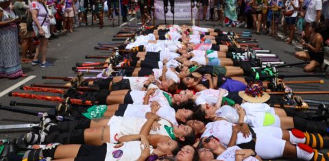 Mulheres fazem protesto contra violência em Copacabana: atos por todo o país no Dia Internacional da Mulher (Foto: Tomaz Silva / Agência Brasil)