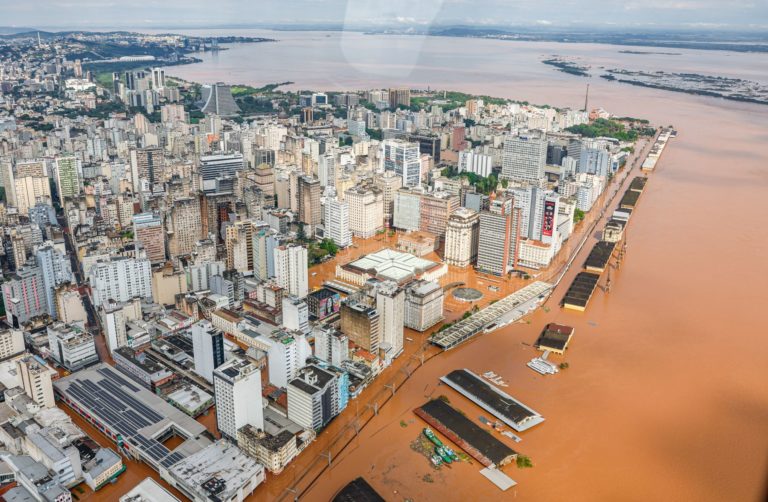 Porto Alegre submersa após a enchente de 2024: Brasil tem 1.594 municípios em vulnerabilidade climática e fiscal (Foto: Ricardo Stucker / PR / Agência Brasil - 05/05/2024)
