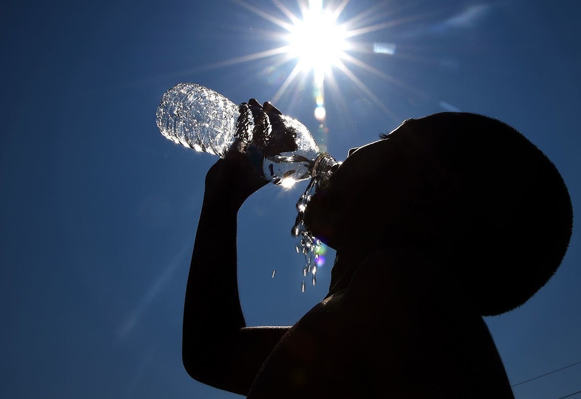 Água ameniza alta temperatura nos EUA: Calor vai matar 10 vezes mais nos países pobres do que nos ricos (Foto: Sgt. Sheila deVera / US Air Force)