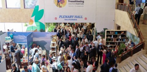 Representantes de mais de 60 país reunidos na Colômbia: França apresentou mapa do caminho para eliminação de combustíveis fósseis (Foto: Mike Muzurakis / IISD/ENB)