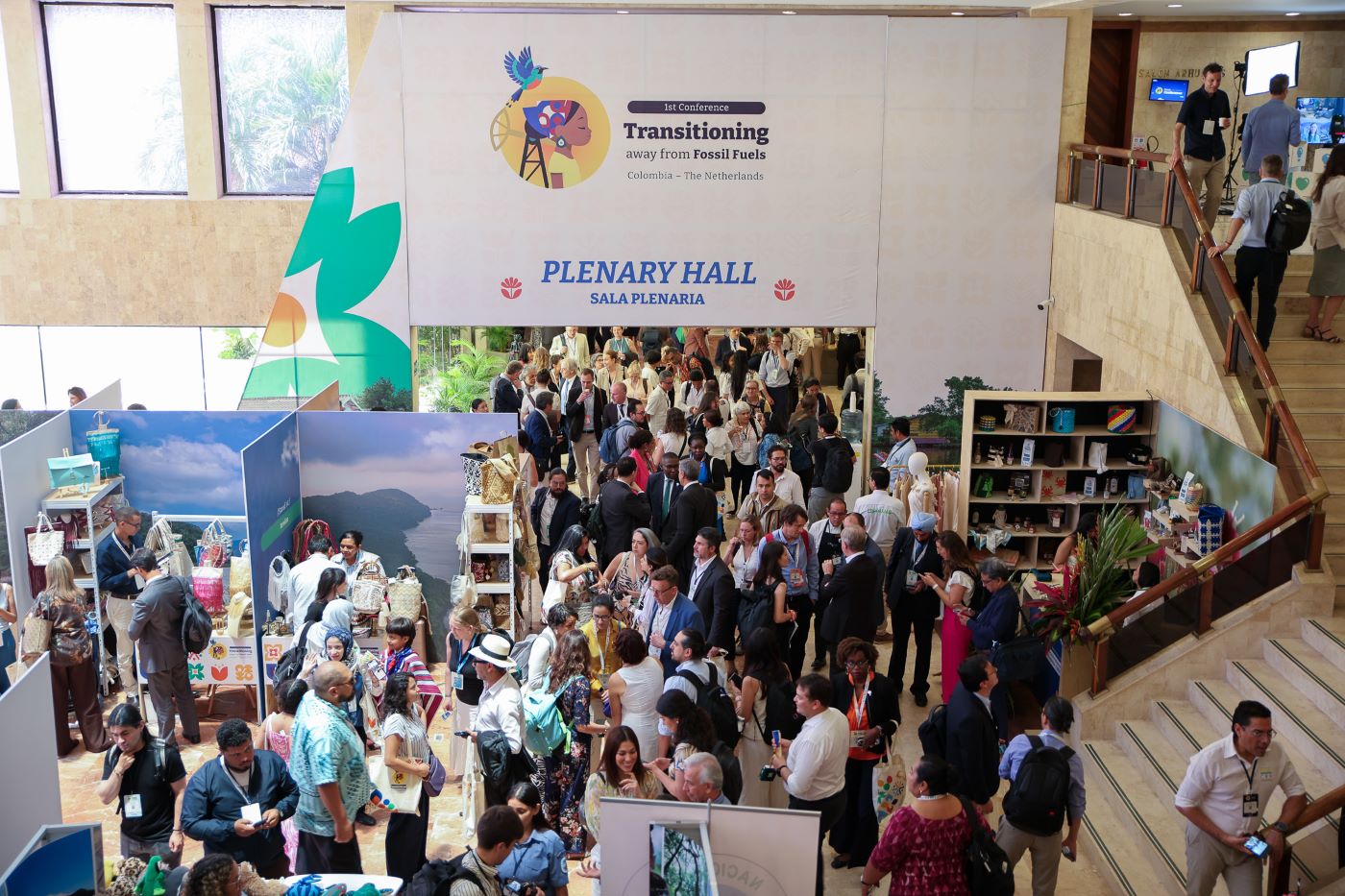 Representantes de mais de 60 país reunidos na Colômbia: França apresentou mapa do caminho para eliminação de combustíveis fósseis (Foto: Mike Muzurakis / IISD/ENB)