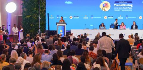 A ministra do Meio Ambiente e Desenvolvimento Sustentável da Colômbia, Irene Vélez, discursa em Santa Marta: Insegurança e soberania energéticas marcam abertura da sessão de alto nível (Foto: Governo da Colômbia)
