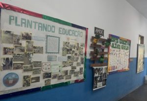 Corredores da Escola Municipal Alzira Araújo. Foto: Ana Clara Ferreira