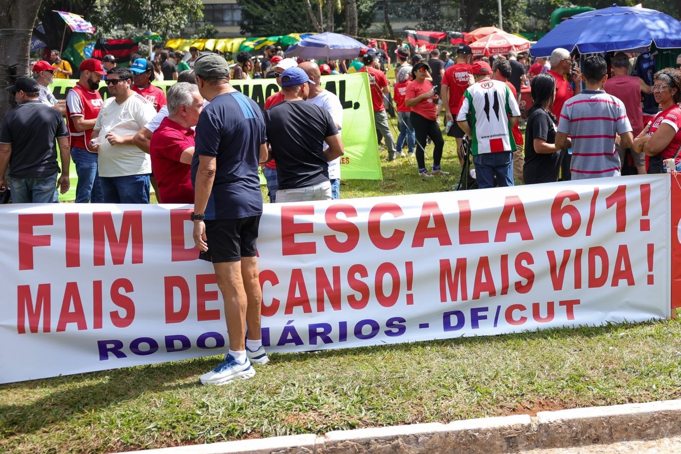 Ato do Dia dos Trabalhadores em Brasília: fim da escala 6x1 foi a principal bandeira levantada pelas manifestações neste 1º de Maio (Foto: Fabio Rodrigues-Pozzebom / Agência Brasil)