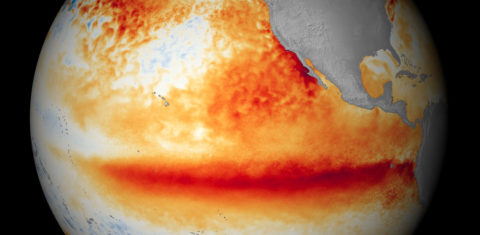 Imagem colorida que mostra o planeta Terra em uma escala de calor, indicando o aumento da temperatura no Oceano Pacífico Equatorial, o que configura o fenômeno El Niño