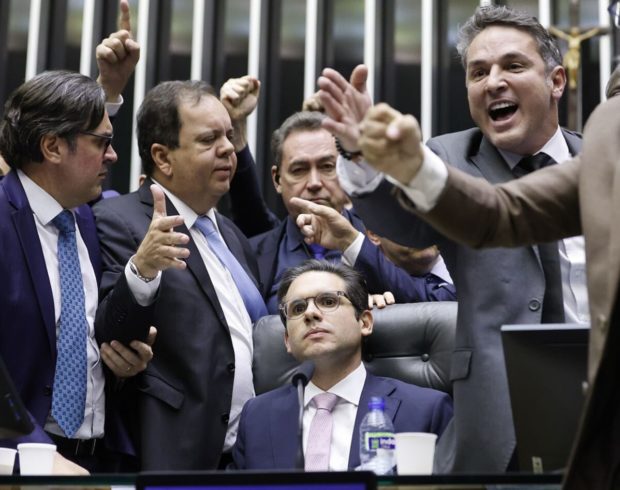 Câmara aprova novo ataque à legislação ambiental em “Dia do Agro”
