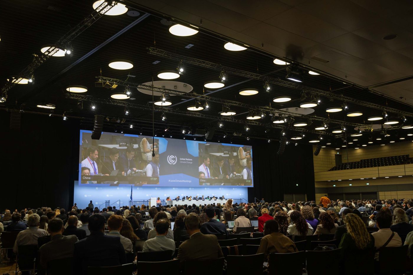 Plenária final da conferência preparatória para a COP31: bloqueios, recuos em decisões já tomadas e tentativas de reinterpretar a ciência (Foto: Kiara Worth / IISD/ENB)