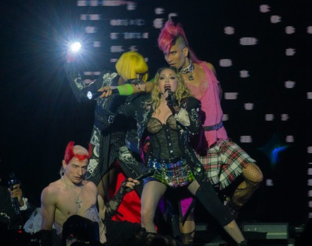 Madonna ensina a lutar batalhas que não são nossas porque é o certo a se fazer
