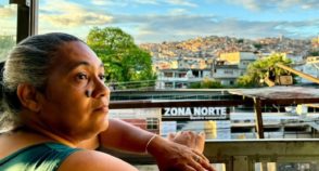 Rotina da favela: “é alvo todo dia, é alvo toda hora”, diz Lúcia Cabral