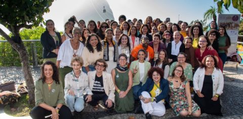 Pesquisadoras recriam imagem histórica da cientista Marie Curie no Pão de Acúcar, 100 anos depois: celebração das conquistas de mulheres na ciência e resistência a retrocessos (Foto: Flipe Dutra)