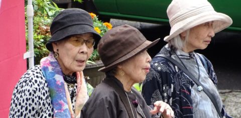 Mulheres idosas no Japão: longevidade feminina vem desacelerando no século 21 (Foto: Adam Jones via Wikimedia Commons)