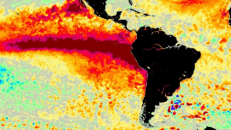 Mapa de calor que mostra uma mancha vermelha na região do Pacífico Equatorial, perto da América do Sul