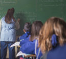 Pressão política limita autonomia e adoece professores, mostra pesquisa