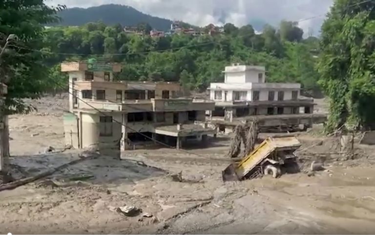 Residências soterradas no Nepal após deslizamento de geleira: novo alerta da OMM para El Niño de proporções gigantescas (Foto: Reprodução TV)