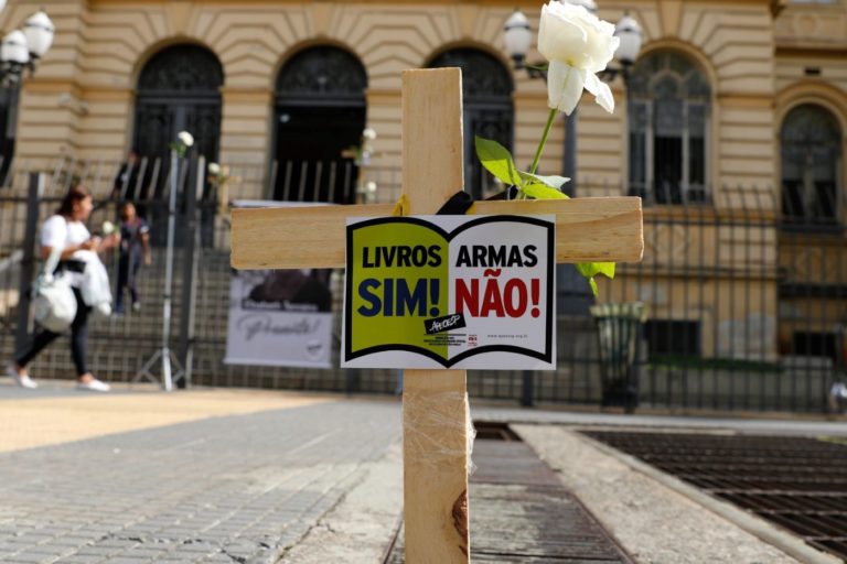 Ato pela educação no Rio: jovens querem modelo de segurança baseado em garantia de direitos | Foto: Fernando Frazão / Agência Brasil)