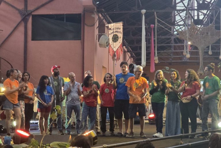 Integrantes do Mutirão Agroflorestal homenageados na Fundição Progresso: integração do cultivo de alimentos com a preservação do solo e dos recursos naturais (Foto: Everton Victor)
