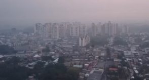 Queimadas, seca e calor deixam Manaus coberta por fumaça