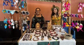 Artesanato de biojoias reflete ancestralidade e compromisso com a sustentabilidade