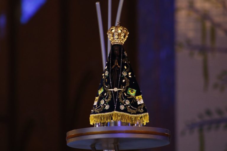 Imagem de Nossa Senhora Aparecida na basílica da padroeira: religião empurrada para disputa eleitoral (Foto: Karen Gomes / Diocese de Osasco)