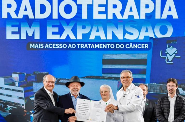 Lula em evento para a expansão do tratamento de câncer pelo SUS: na comparação com os mais de 700 mil mortos de covid-19 sob Bolsonaro, derrotismo vira luxo (Foto: Ricardo Stuckert - 23/06/2026)