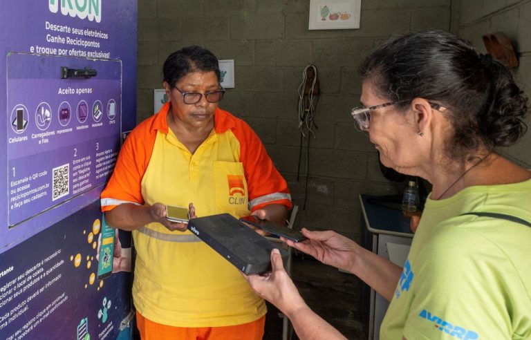 Ponto de coleta de resíduos eletroeletrônicos em Niterói: só 3% desse lixo é descartado corretamente no Brasil (Foto: Antonio Scorza)