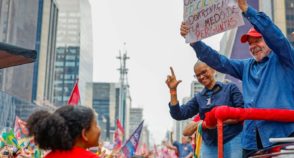 Lula é reeleito presidente do Brasil em virada histórica