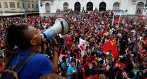 A vitória das ruas ocupadas por uma novíssima geração de manifestantes