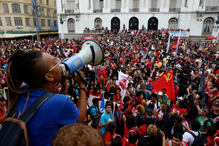 Estudantes ocupam a Cinelândia, no Rio, em apoio à reeleição de Lula: vitória de novíssima geração nas ruas (Foto: Fernando Frazão / Agência Brasil - 07/10/2026)