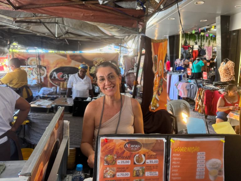 Claudia Teodoro, do Acarajé da Jô: "Você termina trabalhando 24 horas, né? Não é como na CLT" (Foto: Sofia Ricardo)